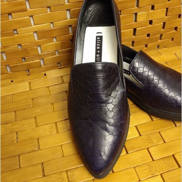 EUC ALICE & OLIVIA Navy Blue Pointed Toe Python Print Loafers Size 8.5 (39) - Picture 11 of 11